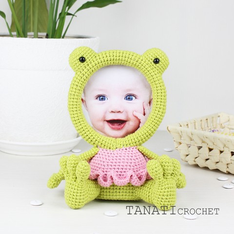 Сrochet picture frame Frog