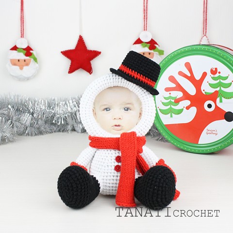 Set of Christmas crochet picture frame