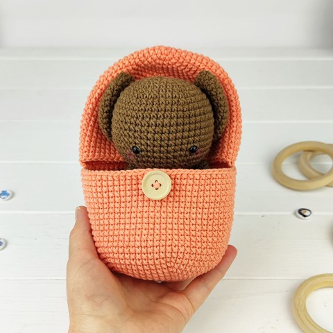Handbag and amigurumi bat crochet