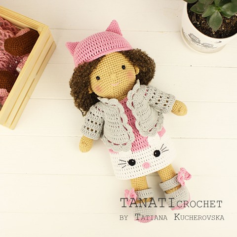 crochet doll dress for Kitty