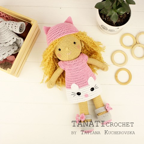 crochet doll dress for Kitty