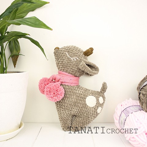 Crochet deer of plush