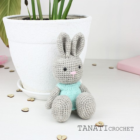 Mini crochet toy bunny