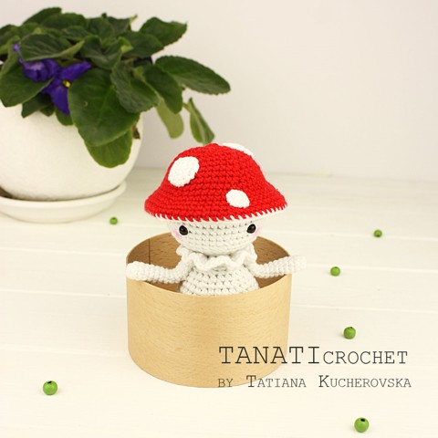 Mini crochet toy mushroom