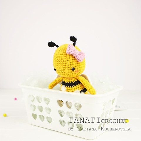 Mini crochet toy bee