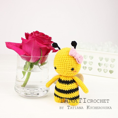 Mini crochet toy bee