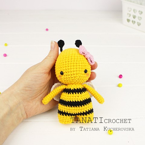 Mini crochet toy bee