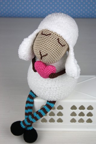 Crochet toy sheep with hart of plush
