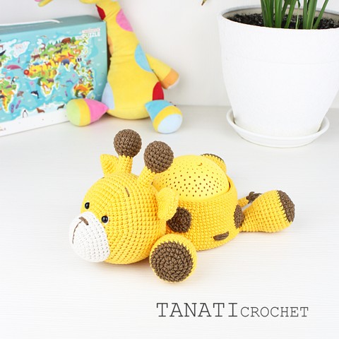 Nightlight/crochet box for candies giraffe