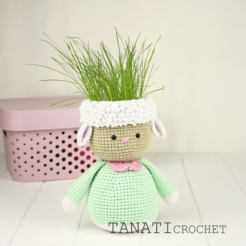 Crochet flower pot sheep