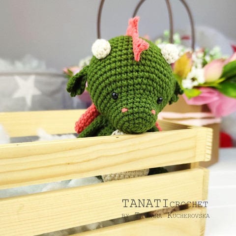 Handbag and amigurumi dragon crochet
