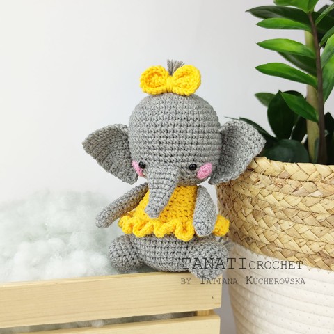 Handbag and amigurumi elephant crochet
